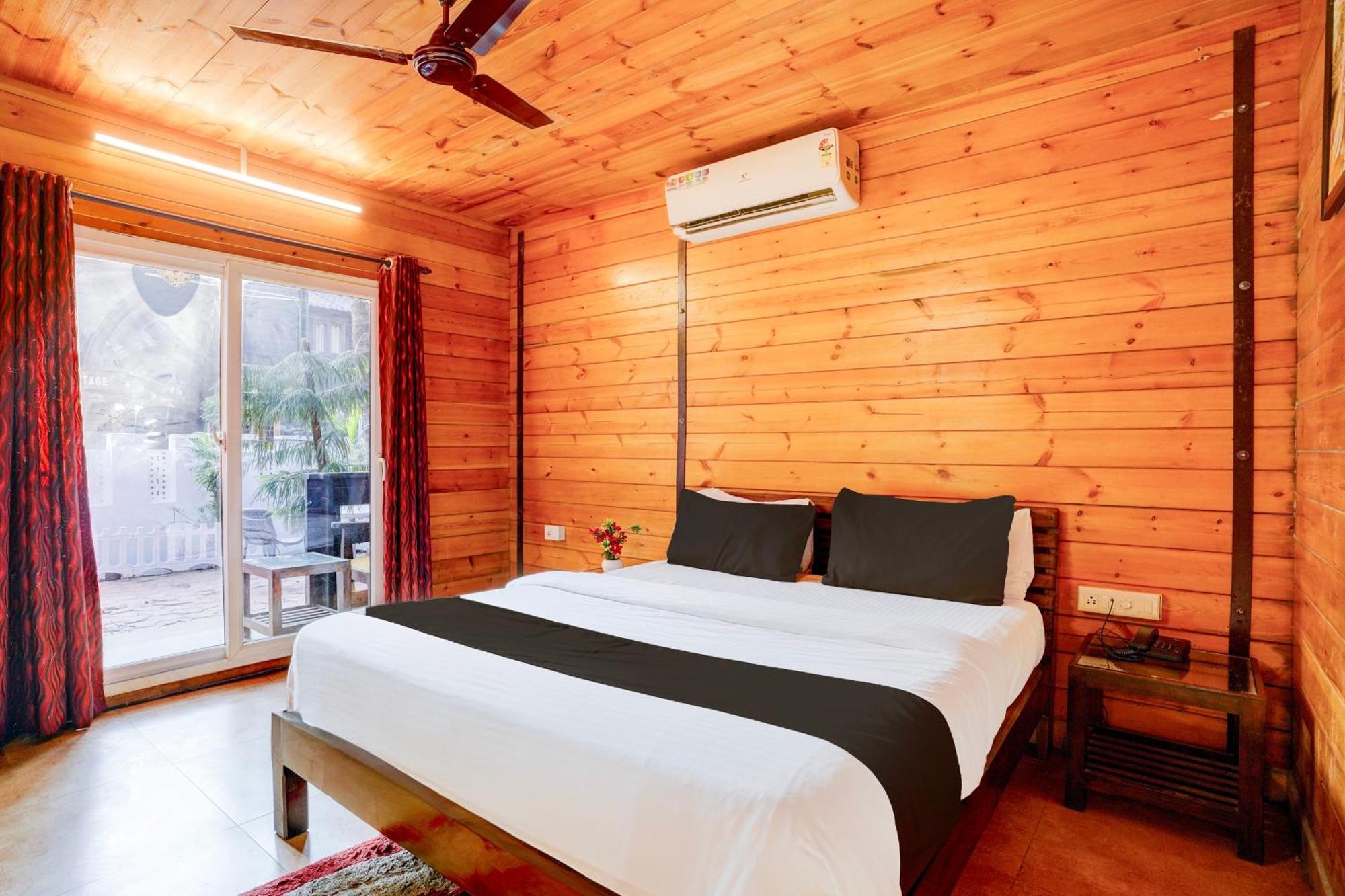 Super Townhouse Hotel
